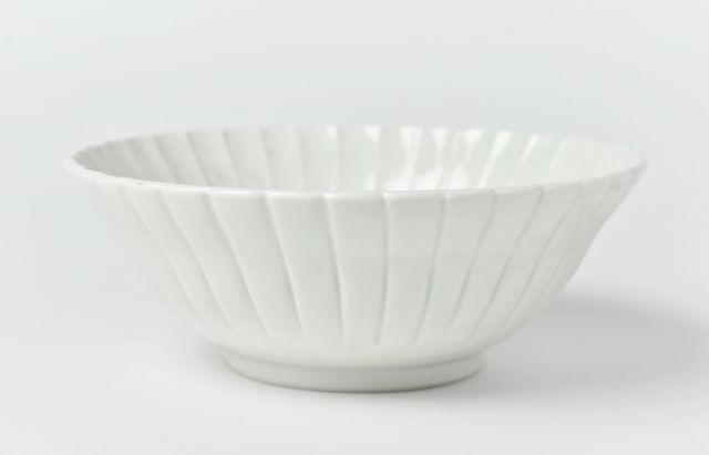 阿部春弥・みか 白磁輪花中鉢 ｜ 暮らしのうつわ花田 和食器 通販