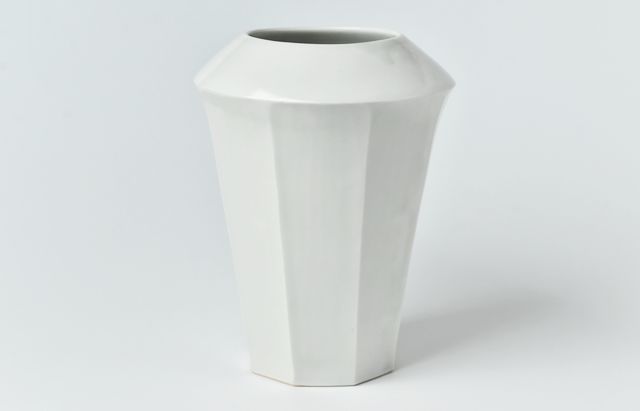 花瓶 柿伝 白磁面取 阿部春弥・みか 5 白磁面取花器B ｜ 暮らしのうつわ花田 和食器 通販