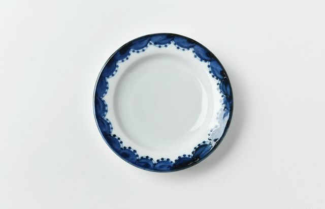 粉彩花文皿 阿部春弥・みか 黄磁花形4.5寸皿 ｜ 暮らしのうつわ花田 和食器 通販