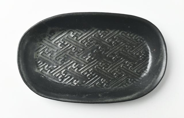 林拓児 45 黒釉楕円皿大 ｜ 暮らしのうつわ花田 和食器 通販