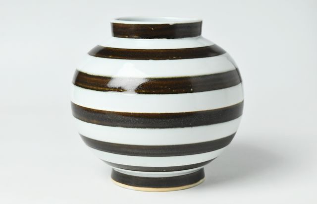 宮岡麻衣子 38 錆釉瓢形輪線文掛花入れ ｜ 暮らしのうつわ花田 和食器 通販