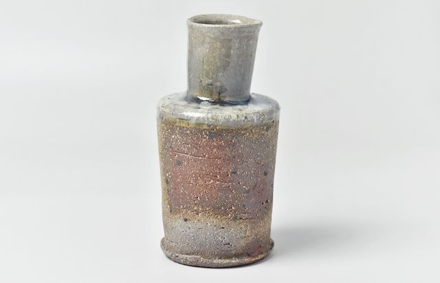 余宮隆 159B 自然灰釉キヌタ型花入れ（小）