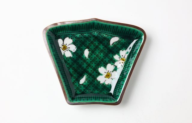 須谷窯 赤絵瓔珞文四方皿 ｜ 暮らしのうつわ花田 和食器 通販