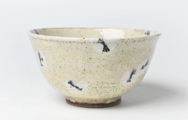 白交祉丸鉢 輪花鉢(白) 生形由香 – KOHORO