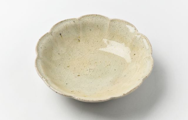 杉本太郎 66 白磁輪花皿 ｜ 暮らしのうつわ花田 和食器 通販