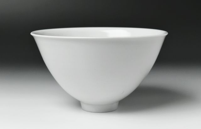 高麗陶房 宮岡英夫 「白磁陽刻花文鉢」 共箱入 作者サイン入25.12.10-2