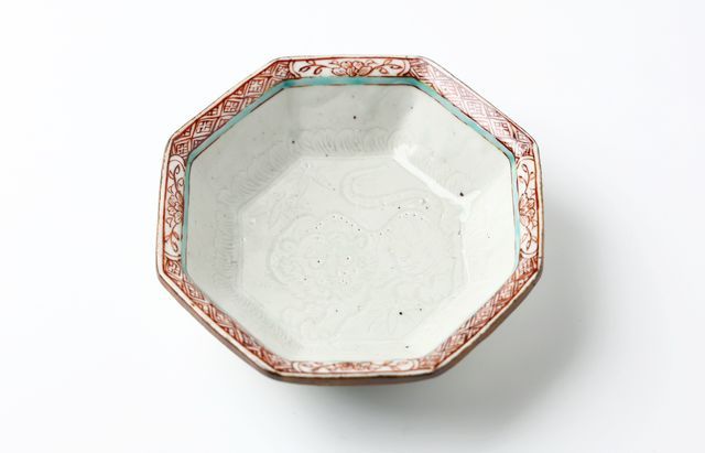 松浦コータロー 40A 色絵彫花竹虎文八角向付（緑） ｜ 暮らしのうつわ