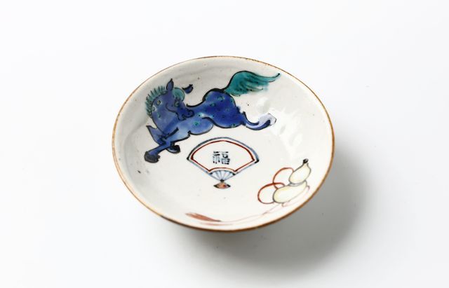 松浦コータロー 44 色絵瓢箪から駒文平盃（青駒） ｜ 暮らしのうつわ