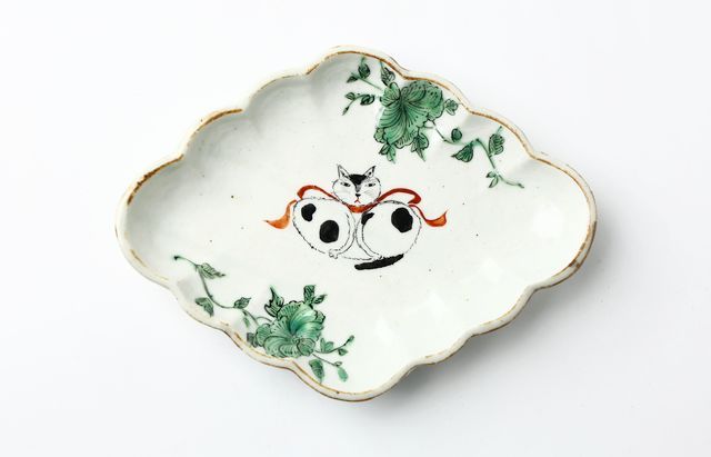 松浦ナオコ 21 色絵牡丹猫文菱形皿 ｜ 暮らしのうつわ花田 和食器 通販