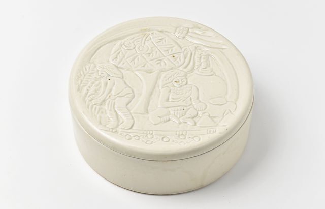 松本郁美 35E 灰釉彫文陶箱（オリエンタル文）