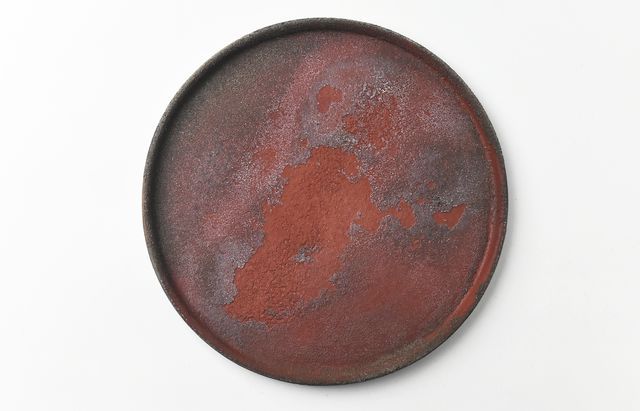 赤色と茶色の模様の皿 壺屋焼 やちむん 赤絵 四寸皿 13cm 陶眞窯の通販｜【公式】スタジオ