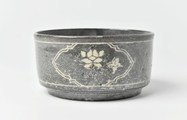 土本訓寛・久美子 34 焼締象嵌蓮弁皿（大） ｜ 暮らしのうつわ花田 和