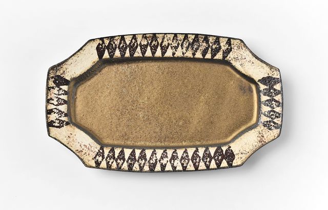 山本哲也 47 金彩釉印判入隅長皿A（裏面漆） ｜ 暮らしのうつわ花田 和