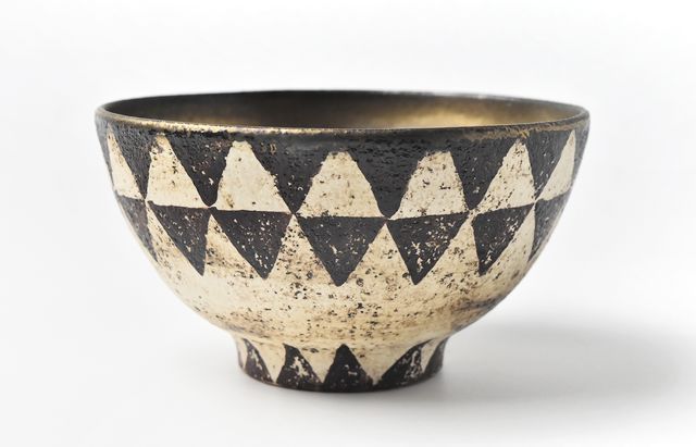 山本哲也 49 鉄釉たわみ鉢 ｜ 暮らしのうつわ花田 和食器 通販