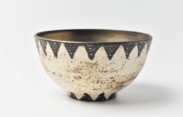 山本哲也 47 金彩釉印判入隅長皿A（裏面漆） ｜ 暮らしのうつわ花田 和