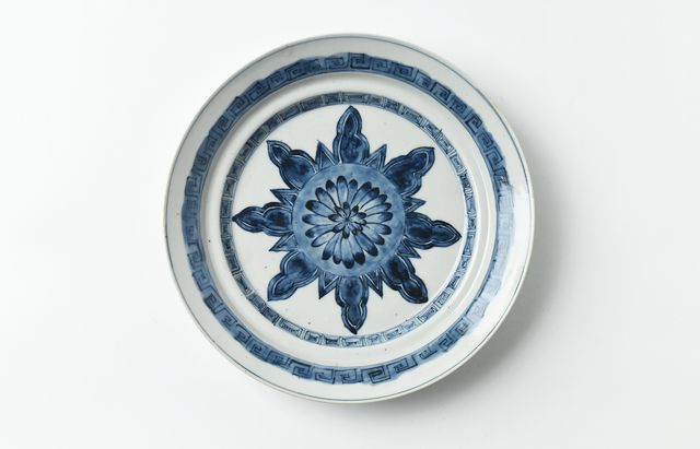 廣野俊彦 8 染付牡丹唐草皿 ｜ 暮らしのうつわ花田 和食器 通販