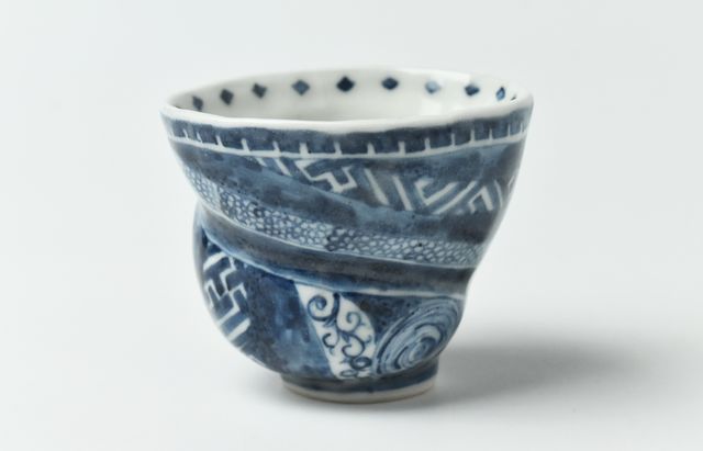 中国　影青　青白釉　陽刻　花文　輪花鉢　2点まとめて　M　R7770 中国 影青 青白釉 陽刻 花文 輪花鉢 2点まとめて M