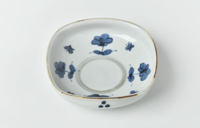 小林巧征 4寸四方反り鉢染付花蝶文 ｜ 暮らしのうつわ花田 和食器 通販