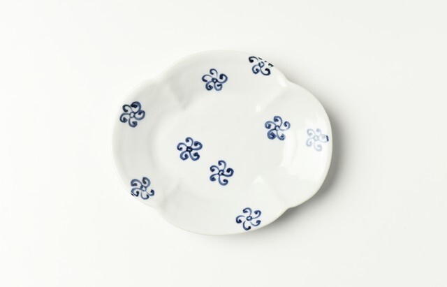 ほたる窯 染付小花文木瓜小皿