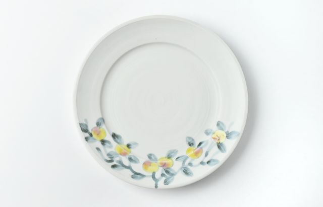 堀畑蘭 33 7寸リム皿 色絵桃の木 ｜ 暮らしのうつわ花田 和食器 通販