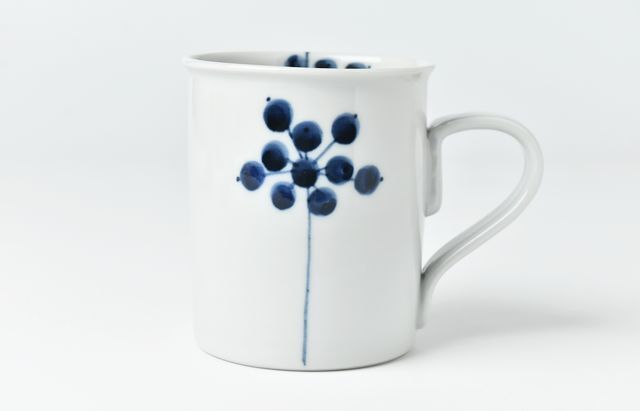 徳永遊心 染付茨の実マグカップ切立（大）