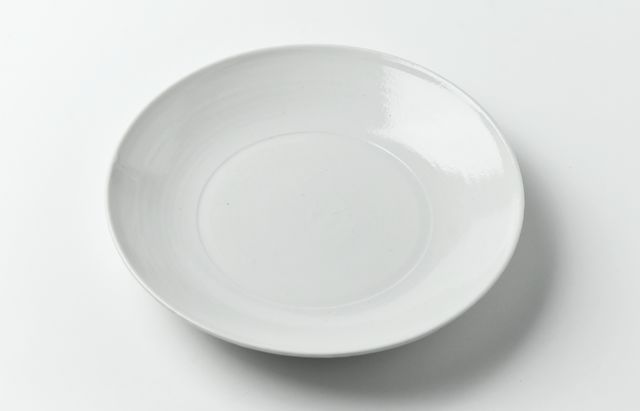 水野克俊 28 白磁丸紋7寸皿 ｜ 暮らしのうつわ花田 和食器 通販