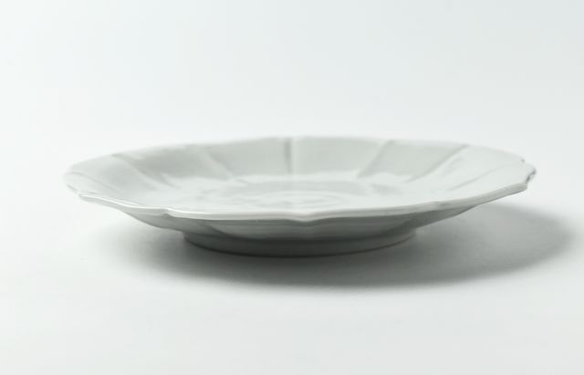 海野裕 6 白磁輪花5寸皿 ｜ 暮らしのうつわ花田 和食器 通販