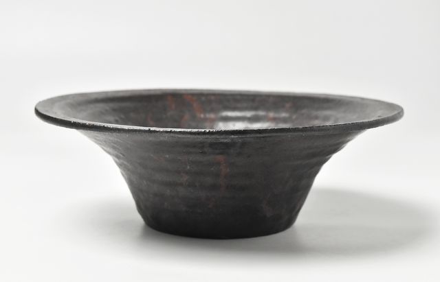 吉田学 鉄釉反り鉢（大） ｜ 暮らしのうつわ花田 和食器 通販