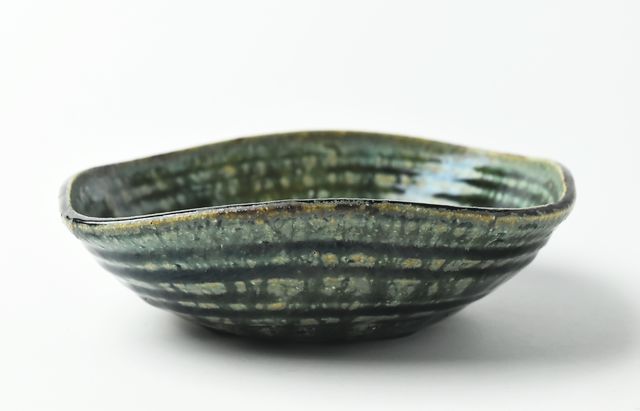 吉田学 織部縁鉄四方鉢（中） ｜ 暮らしのうつわ花田 和食器 通販