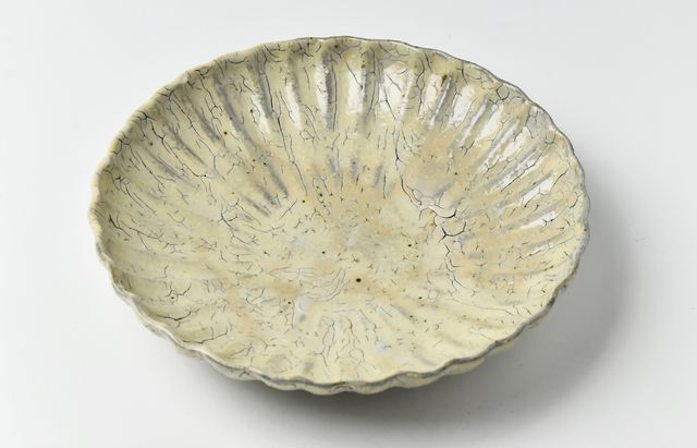 工藤和彦 189 白樺ホワイト輪花7寸皿 ｜ 暮らしのうつわ花田 和食器 通販