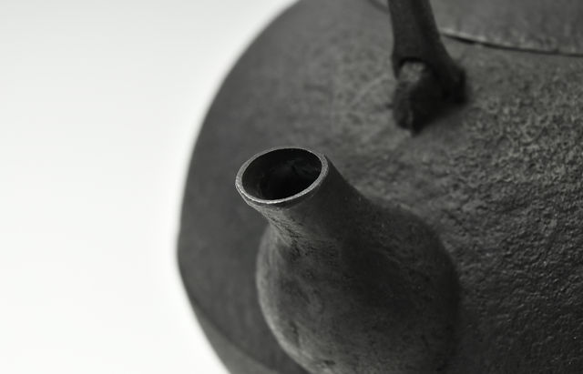 釜定　鉄瓶　 新珠/肌 南部鉄器 鉄瓶 / 南部鉄瓶 / 釜定 / 新珠肌 [ やかん 日本製 ih