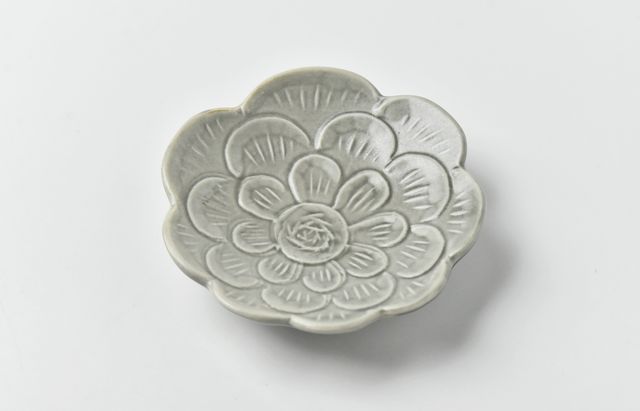 阿部春弥・みか グレー牡丹豆皿 ｜ 暮らしのうつわ花田 和食器 通販