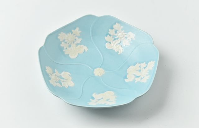 阿部春弥・みか ブルー掛分菊花文輪花皿 ｜ 暮らしのうつわ花田 和食器