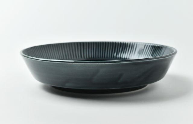 阿部春弥・みか 淡ルリ掛分牡丹文7寸ドラ鉢 ｜ 暮らしのうつわ花田 和