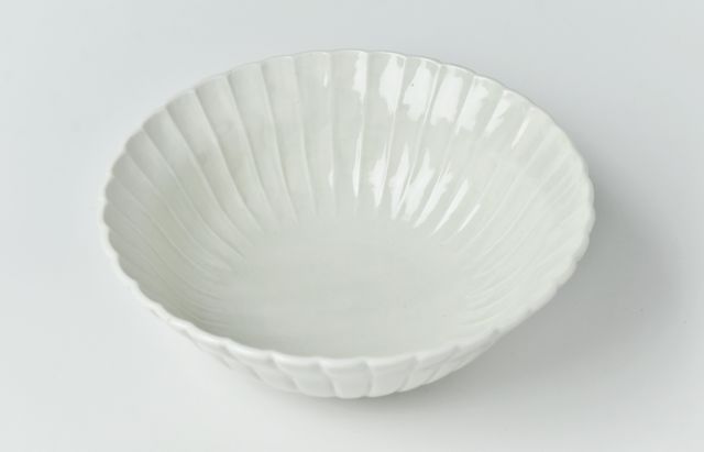 阿部春弥・みか 白磁輪花中鉢 ｜ 暮らしのうつわ花田 和食器 通販