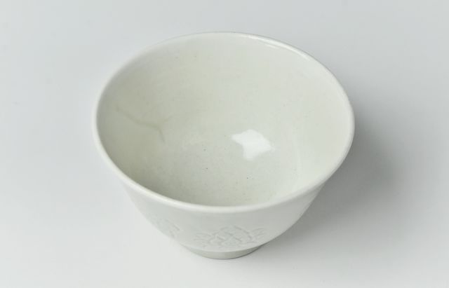阿部春弥・みか 白磁陰刻蓮花唐草文碗 ｜ 暮らしのうつわ花田 和食器 通販
