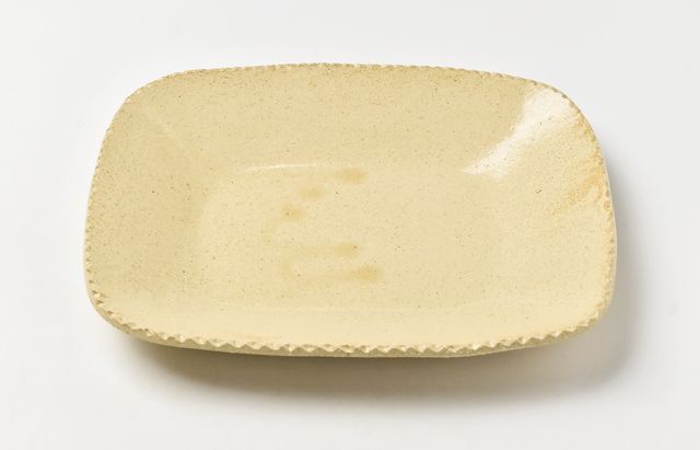 安齋新・厚子 22 米色青磁ギザギザシカク（M） ｜ 暮らしの