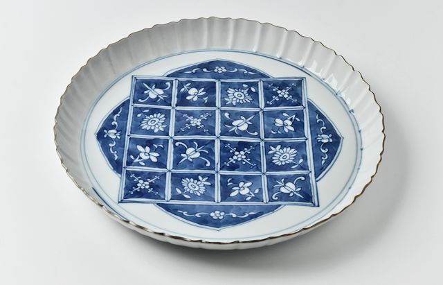 西納三枝 染付花文色紙輪花9.5寸皿 ｜ 暮らしのうつわ花田 和食器 通販