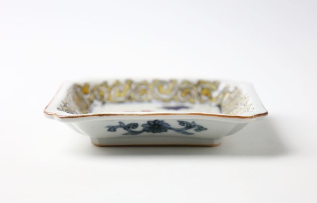 山本恭代 18 色絵桐図唐草文隅入角皿 ｜ 暮らしのうつわ花田 和食器 通販