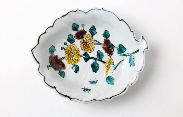 山本恭代 25 色絵花文葉形浅鉢（紫黄） ｜ 暮らしのうつわ花田 和食器 通販