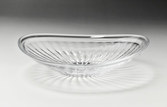 河上智美 リム付きモールたわみ浅鉢（クリア） ｜ 暮らしのうつわ花田