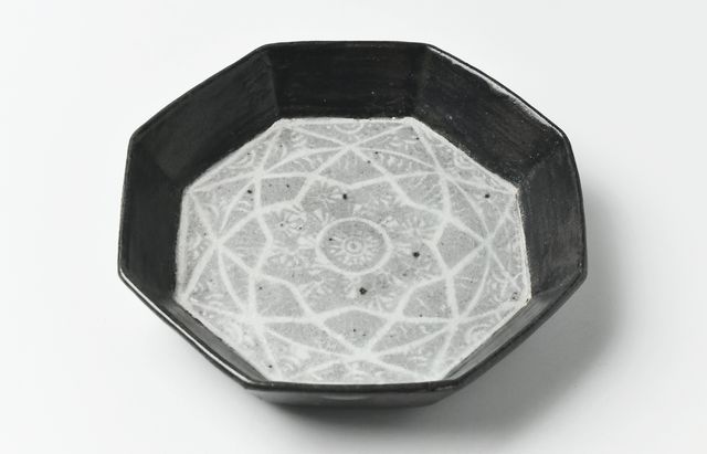 志村睦彦 41 黒釉三島八角5寸深皿 ｜ 暮らしのうつわ花田 和食器 通販
