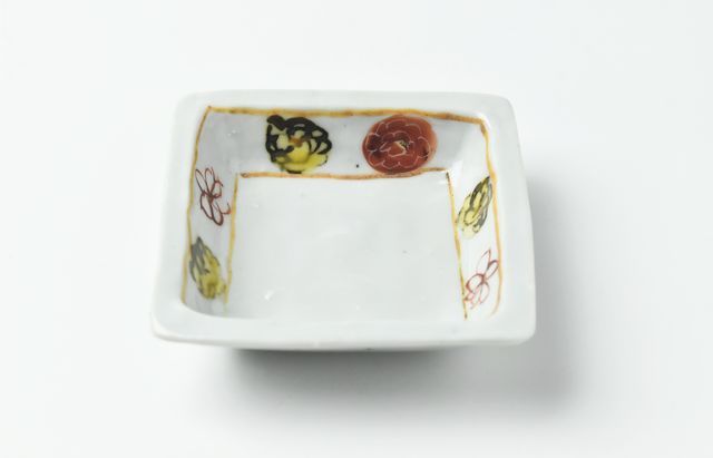中尾万作 82 色絵花ちらし角皿 ｜ 暮らしのうつわ花田 和食器 通販