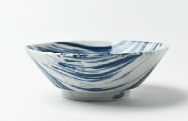 中尾万作 染付流水鉢 ｜ 暮らしのうつわ花田 和食器 通販