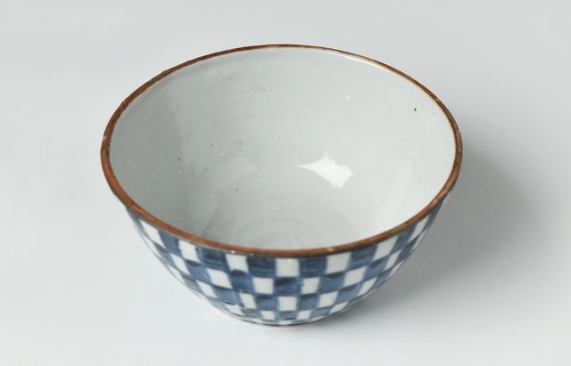 中尾万作 10 染付江戸格子小丼 ｜ 暮らしのうつわ花田 和食器 通販