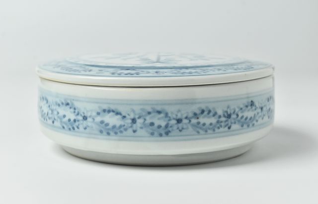 稲村真耶 花文5寸蓋物 ｜ 暮らしのうつわ花田 和食器 通販