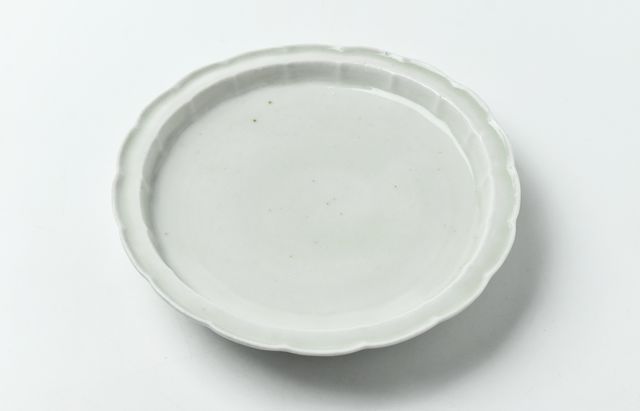 杉本太郎 66 白磁輪花皿 ｜ 暮らしのうつわ花田 和食器 通販