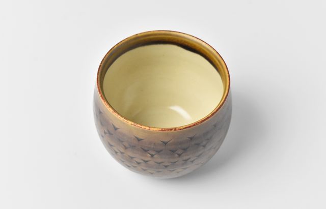 増渕篤宥 11 褐釉刻花湯呑 | 暮らしのうつわ花田 和食器 通販 増渕篤宥 11 褐釉刻花湯呑 | 暮らしのうつわ花田 和食器 通販