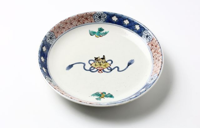 松浦コータロー 24 色絵扇猫文6.5寸皿 ｜ 暮らしのうつわ花田 和食器 通販