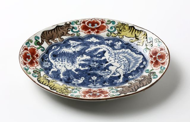 松浦コータロー 23 色絵タイガー牡丹恐竜文楕円皿 ｜ 暮らしのうつわ